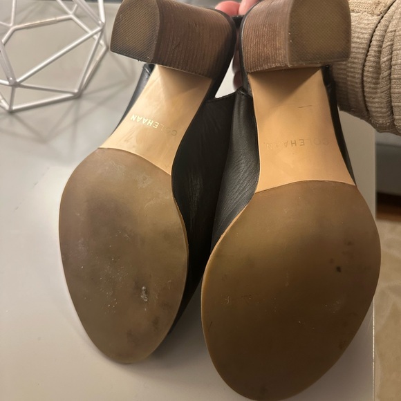 Cole Haan black leather heels size 8.5 - Picture 5 of 6